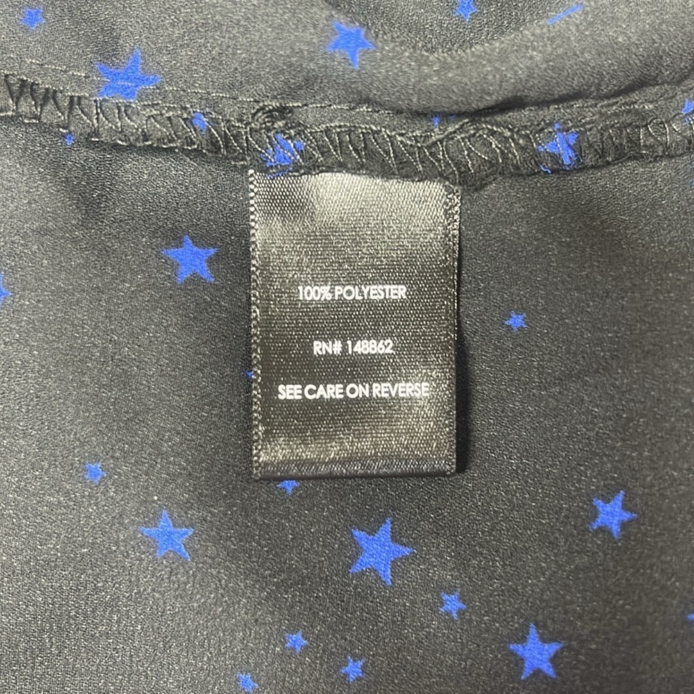 Torrid Women’s Georgette Cold Shoulder Keyhole Neck Black Blue Stars Size 4 - Picture 7 of 7
